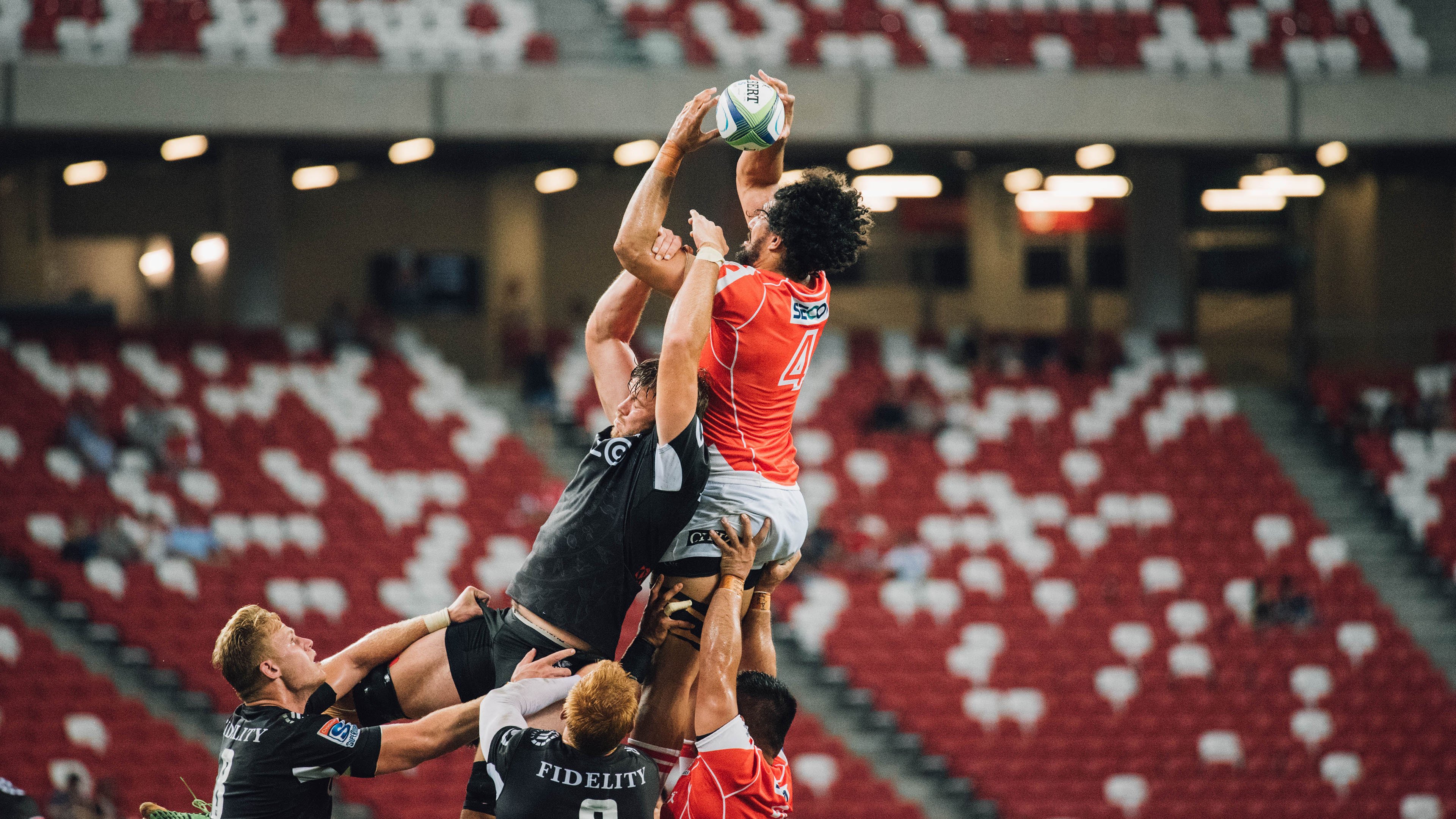 德甲:沙尔克1-3败给奥格斯堡,防线频频失误,沙尔克拿过德甲冠军吗